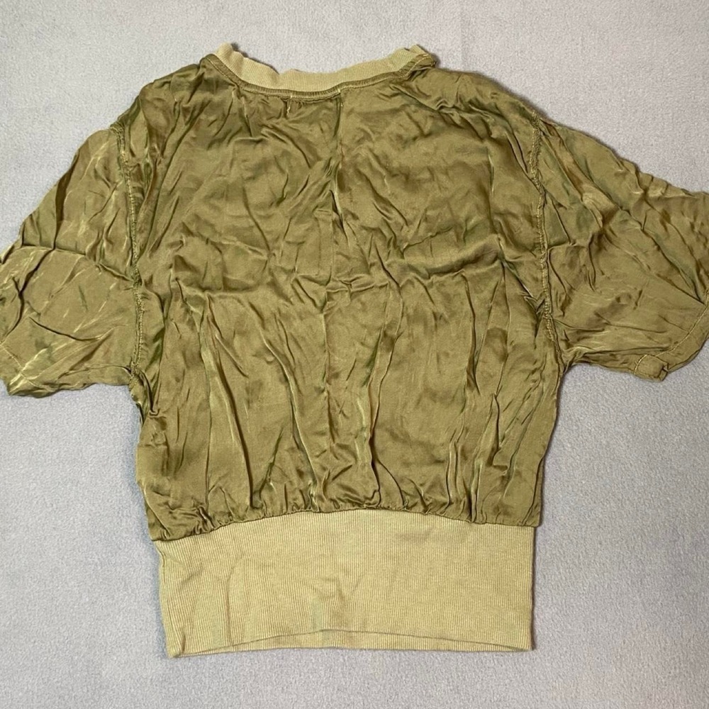 Michael Stars Satin Olive Green Short Sleeve Blouse Women's small low crop - Picture 6 of 8